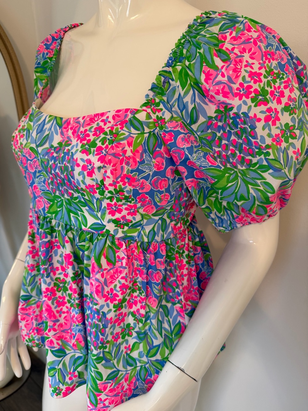 Lilly Pulitzer Kay A cherry on Top Print
Puff sleeve Top size 8 - Picture 4 of 9